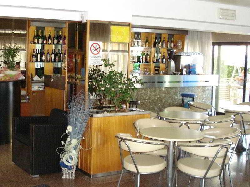 Hotel Alcazar Rimini Exteriör bild