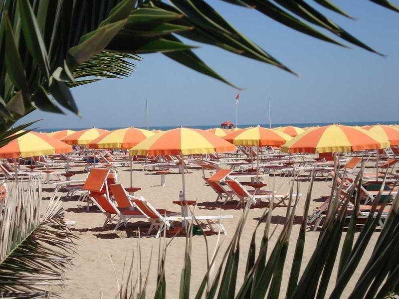 Hotel Alcazar Rimini Exteriör bild