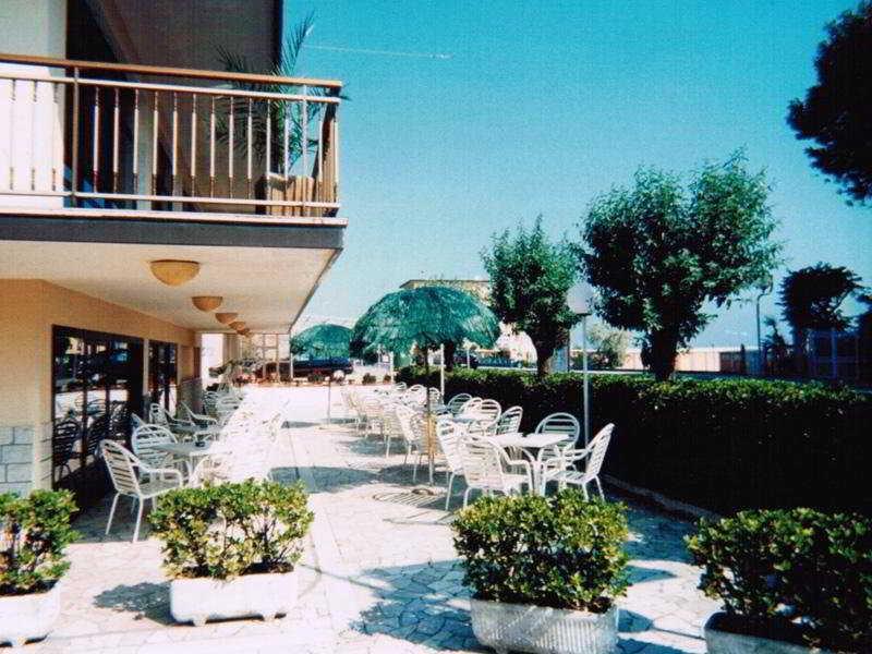 Hotel Alcazar Rimini Exteriör bild